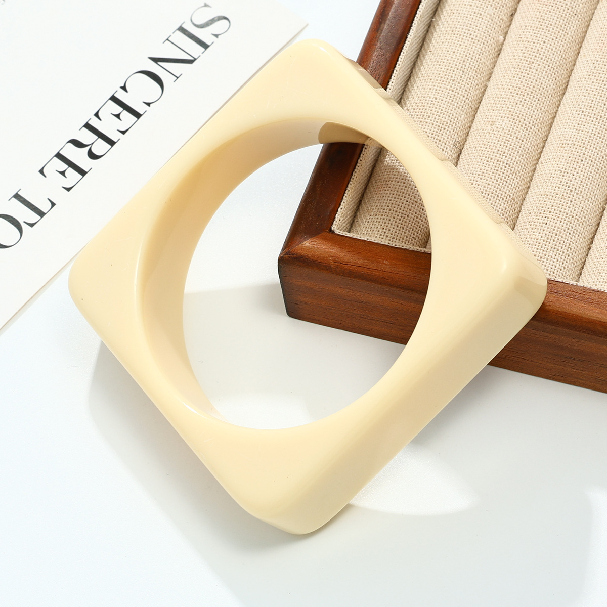 Bracelet Creative Retro Metal Glossy Surface Bracelet