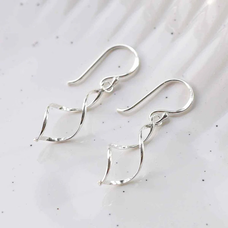 Simple Retro Winding Pendant Earrings Fashion Lady Exquisite