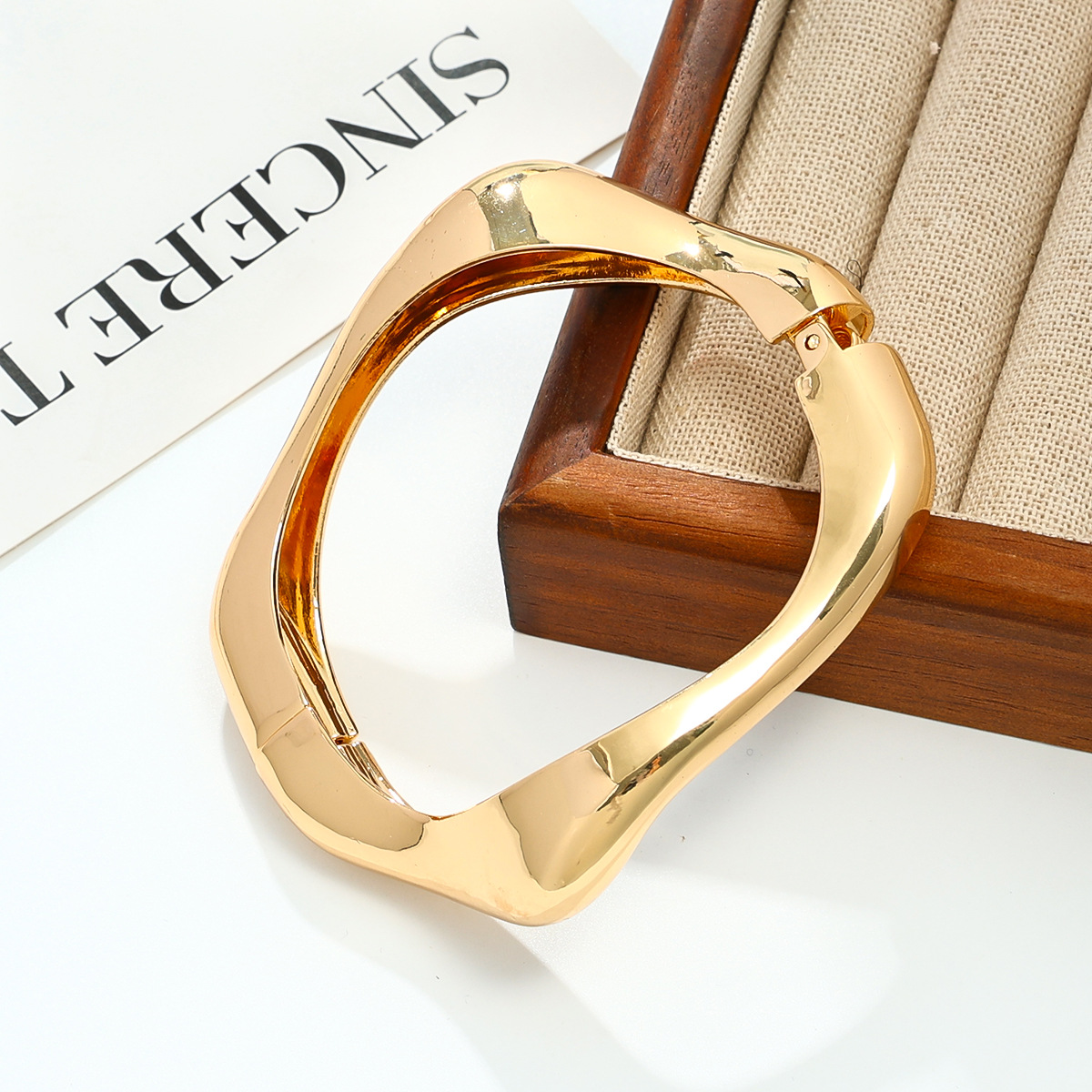 Bracelet Creative Retro Metal Glossy Surface Bracelet