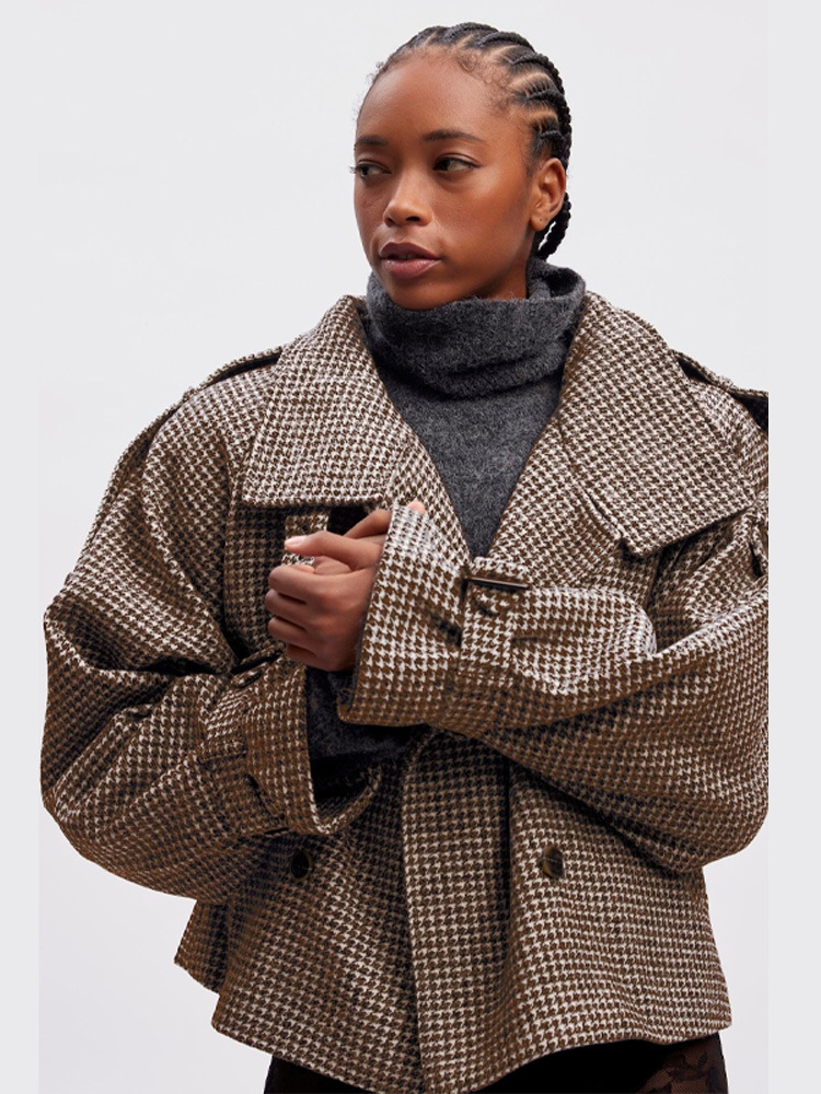 Fashionable Short Checkered Coat For Women