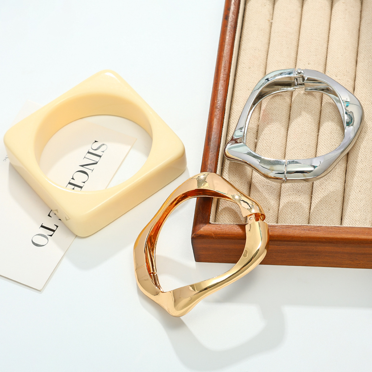 Bracelet Creative Retro Metal Glossy Surface Bracelet